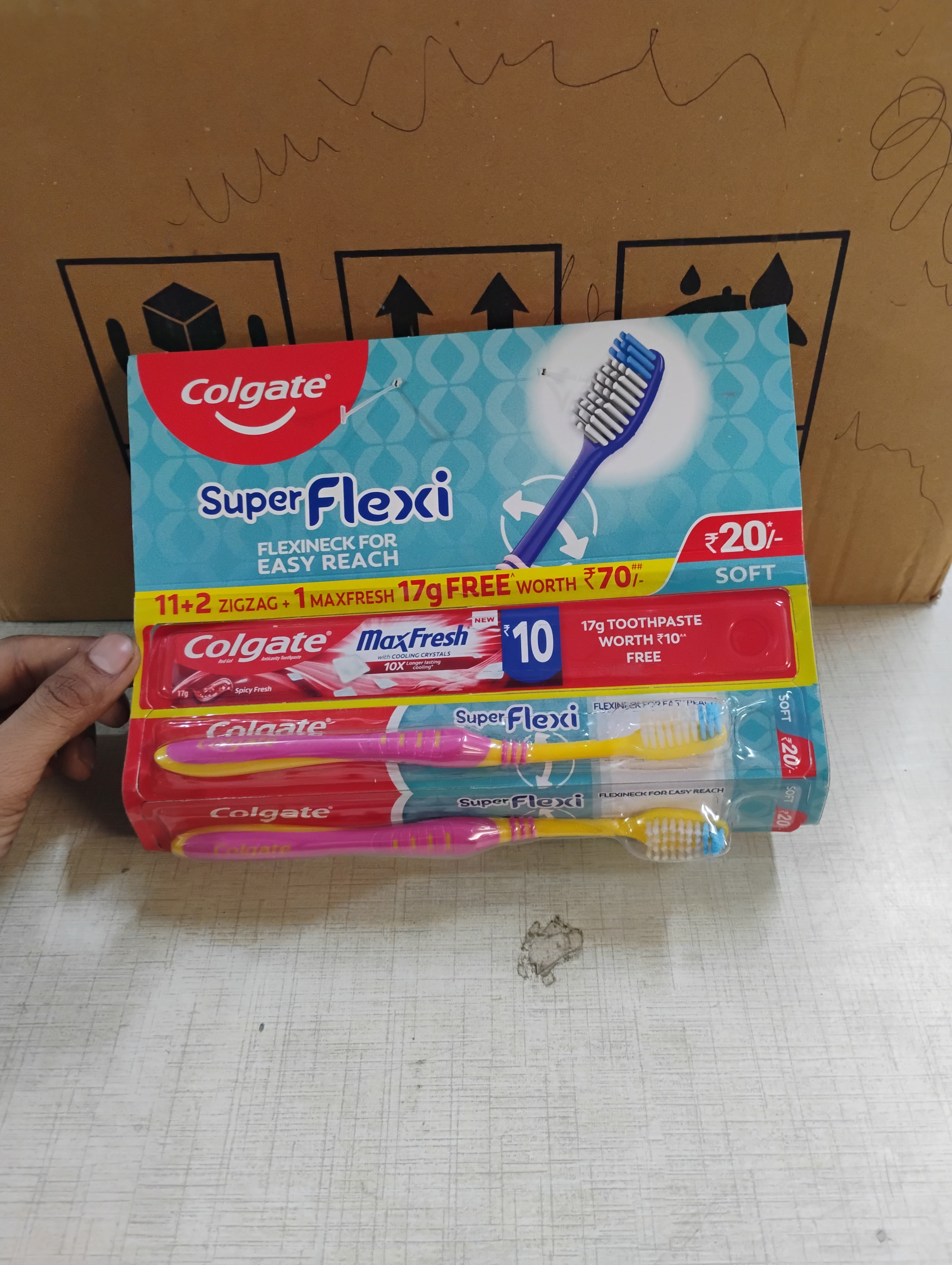 COLGATE SUPER FLEXI BRUSH (11X20/- + 2X30/- +1xMax Fresh 10/-) MRP 290/-