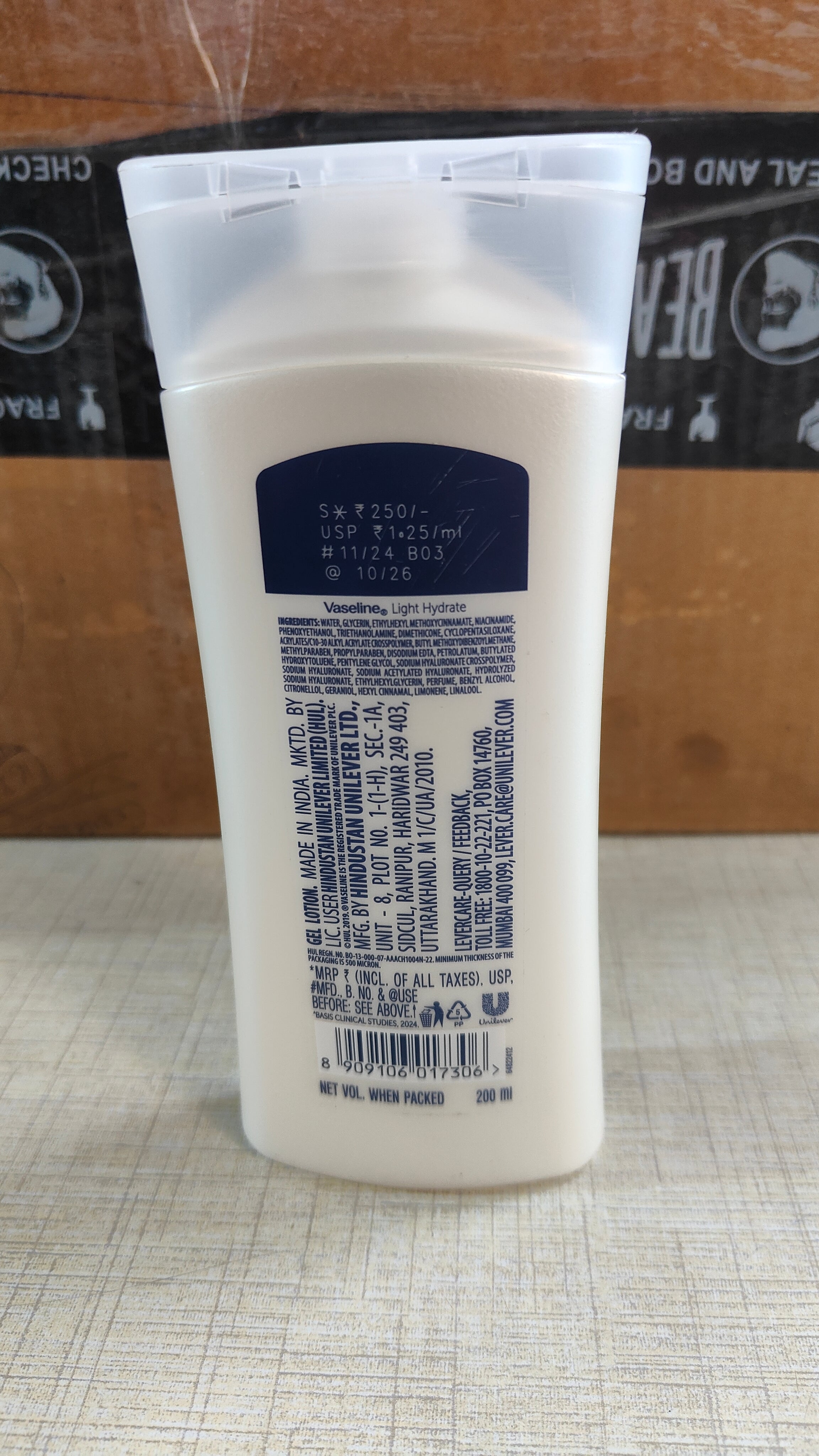 VASELINE LIGHT HYDRATE LOTION