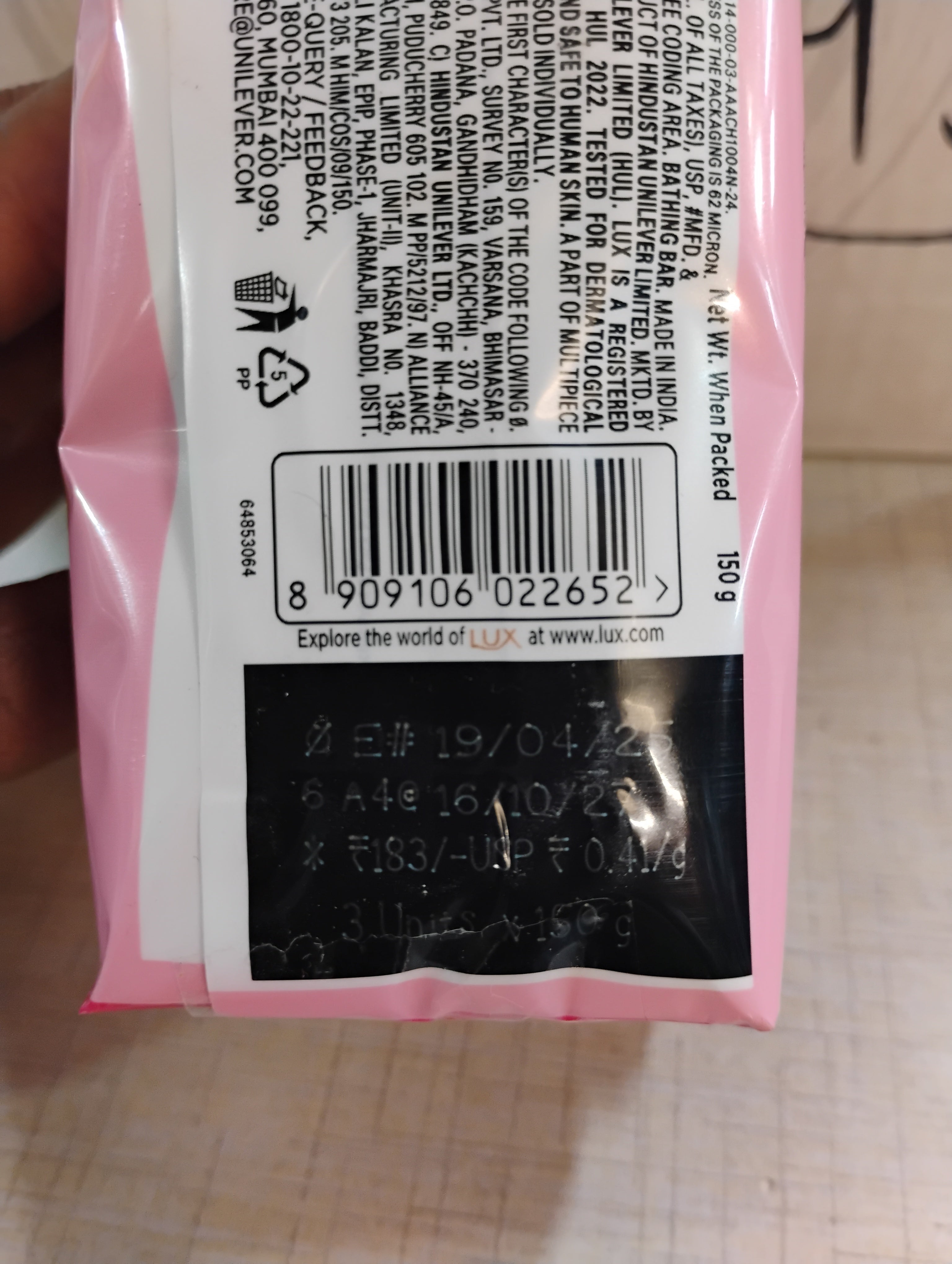 LUX SOFT GLOW ROSE & VITAMIN C+E SOAP